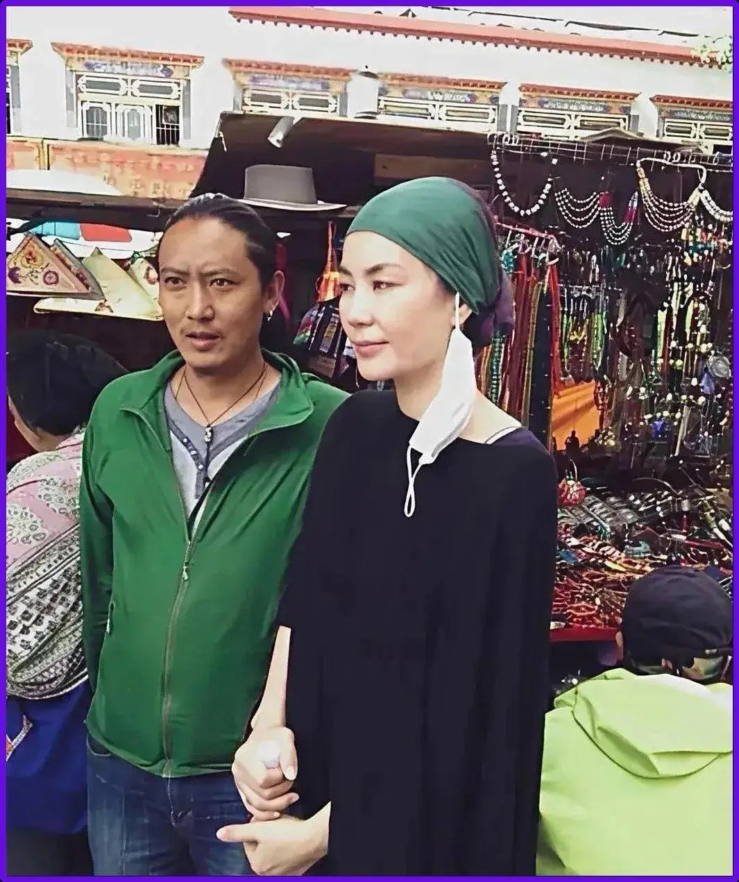 王菲在拉萨这身装扮，才是顶流的底气！什么高定、什么穿搭，在菲姐这儿全废了，人家主