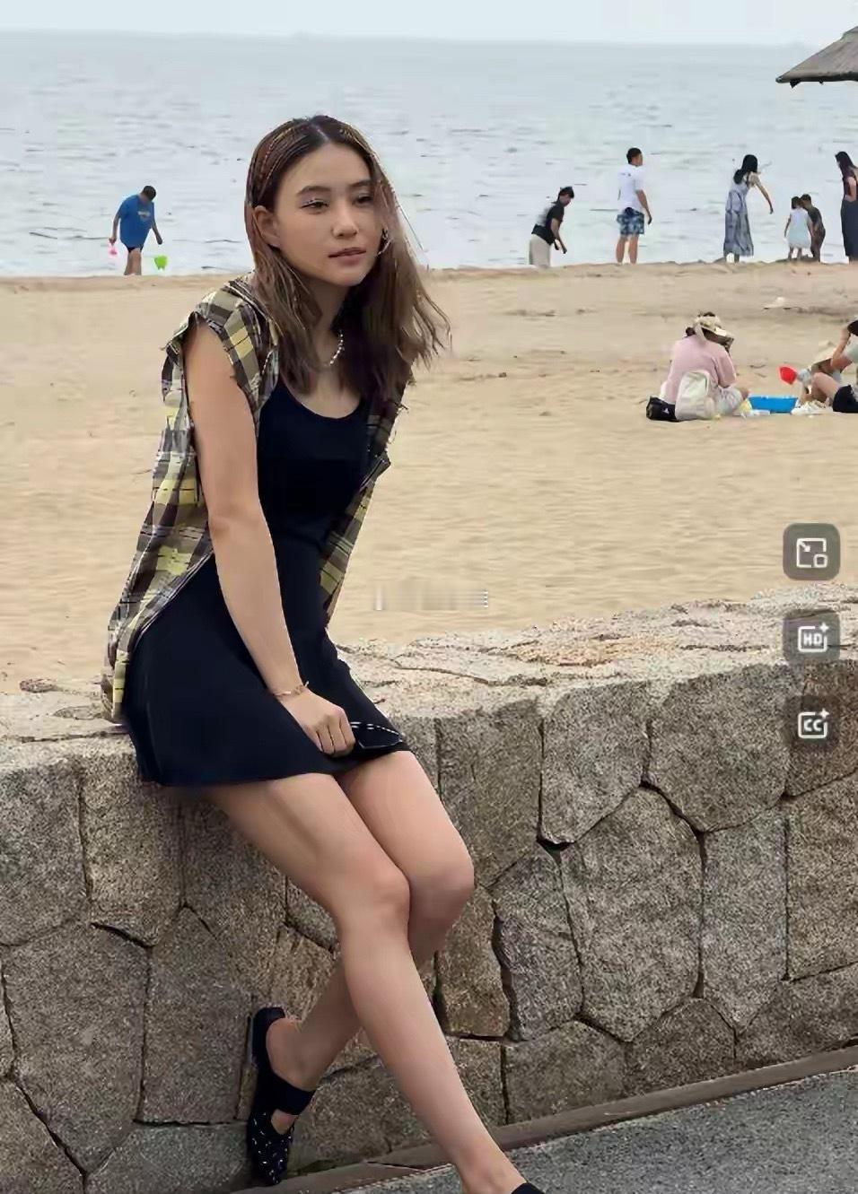 何超莲阿那亚偶遇，这状态如何？​​​