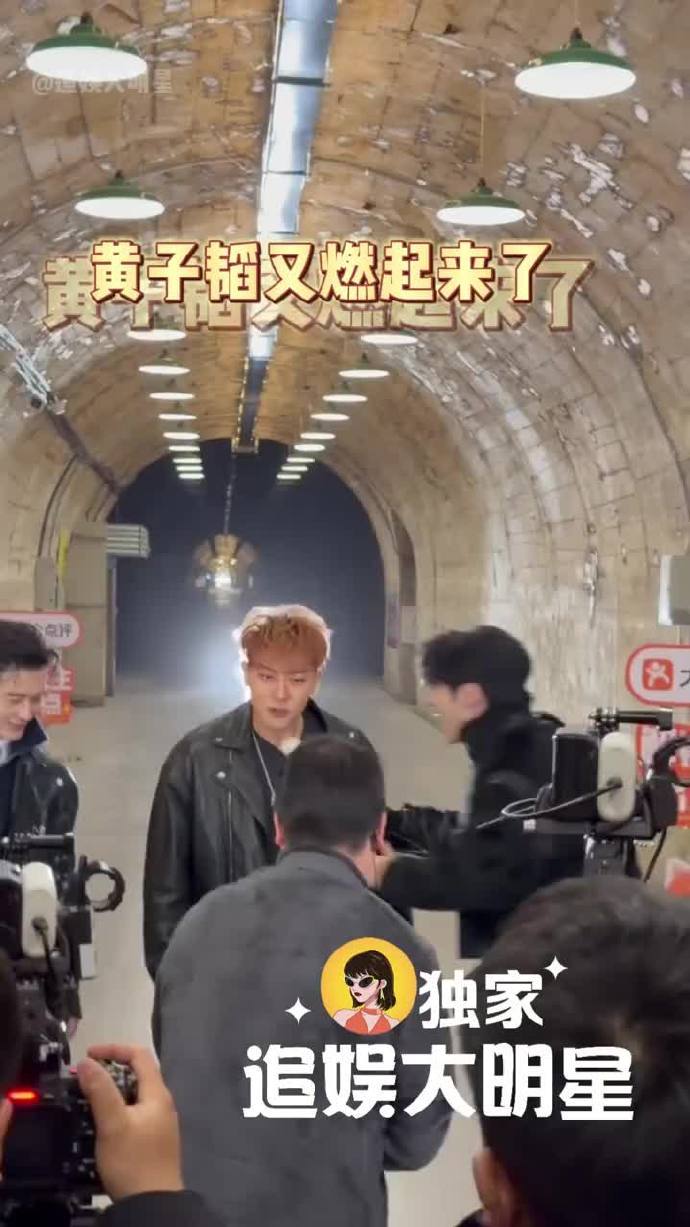 刘耀文撤回一个燃起来的黄子韬燃起来的黄子韬刘耀文撤回一个燃起来的黄子韬，耀文扒拉