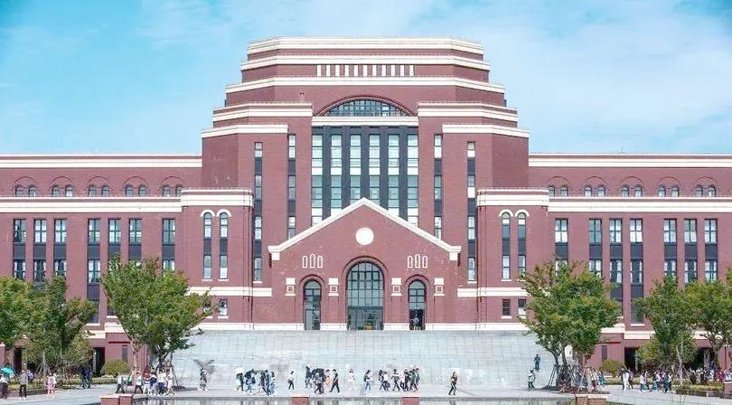 别以为只有企业会倒闭，高校倒闭潮也正处于前夜。公开资料显示：有3个机构和78个项