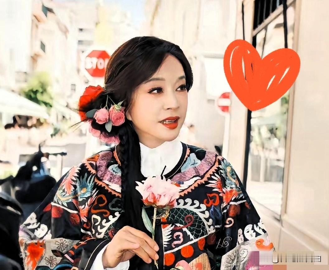 刘晓庆，官宣了！2月14日情人节，75岁的刘晓庆，突然冲上了热搜，这次和甜蜜恋