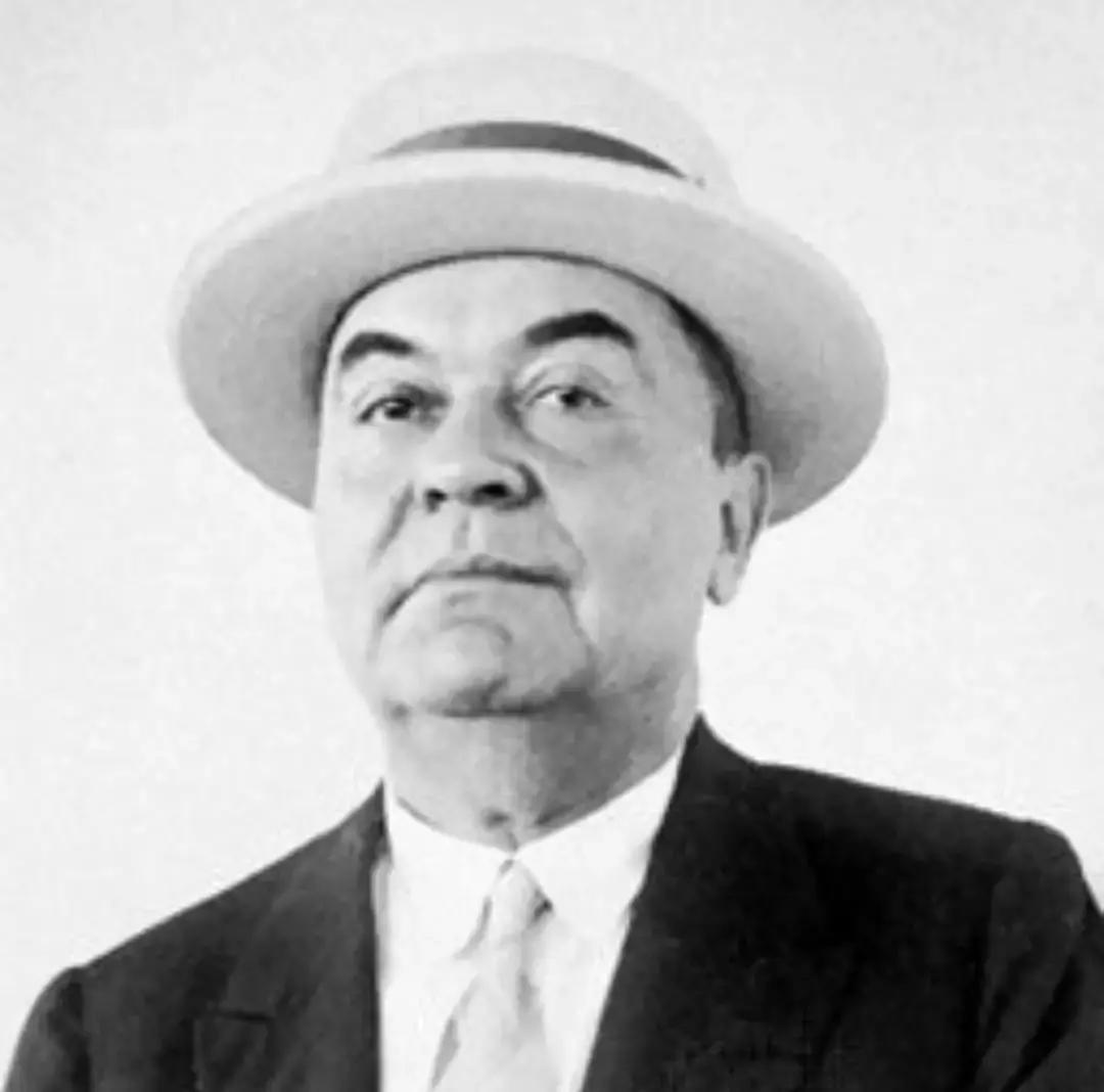 1929年美国金融大崩溃那会儿，有个人干了件让所有人都觉得他疯了的傻事：他不抢黄