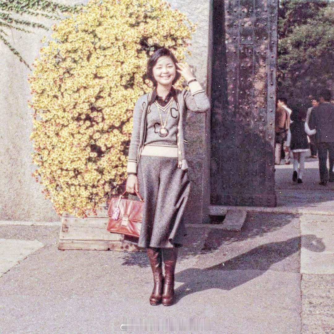 1973年11月，大阪。（IG）邓丽君​​​