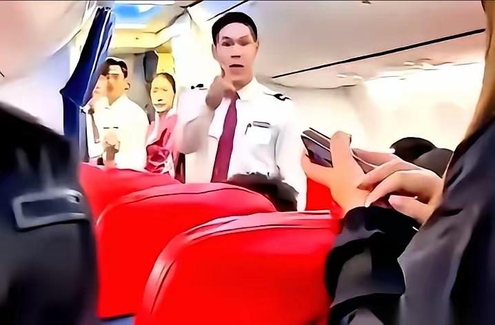 香港机场那个亚航地勤，喊出“我不是中国人”的那个，被解雇了。但把他饭碗砸掉的，不
