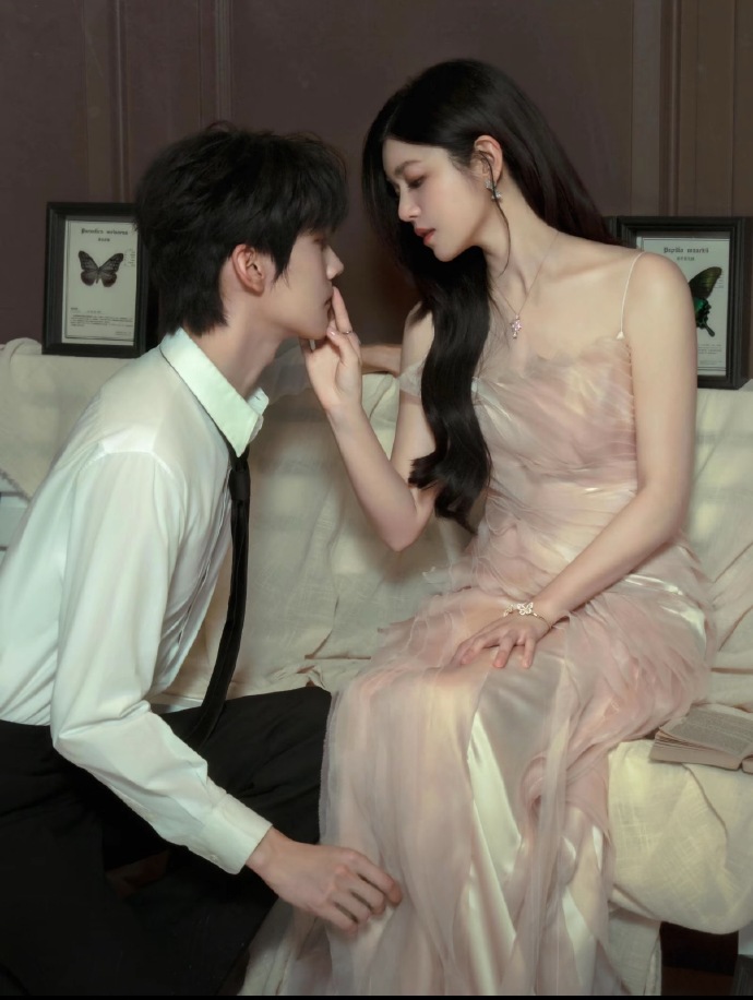 19岁的李雾未必配得上19岁的沈佳宜，年龄差可以是任何人的代沟，可她是沈佳宜唉