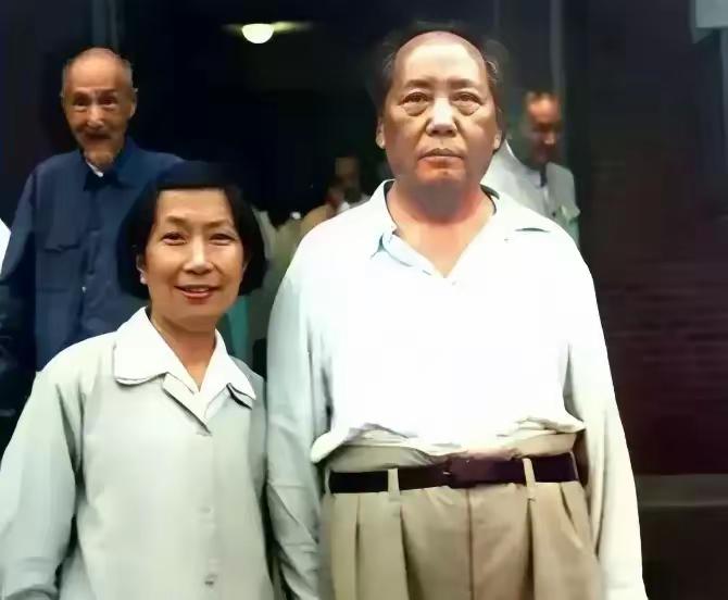 这是毛主席和老朋友李淑一的真实样貌，都看看吧，照片拍摄于1959年6月的湖南长沙