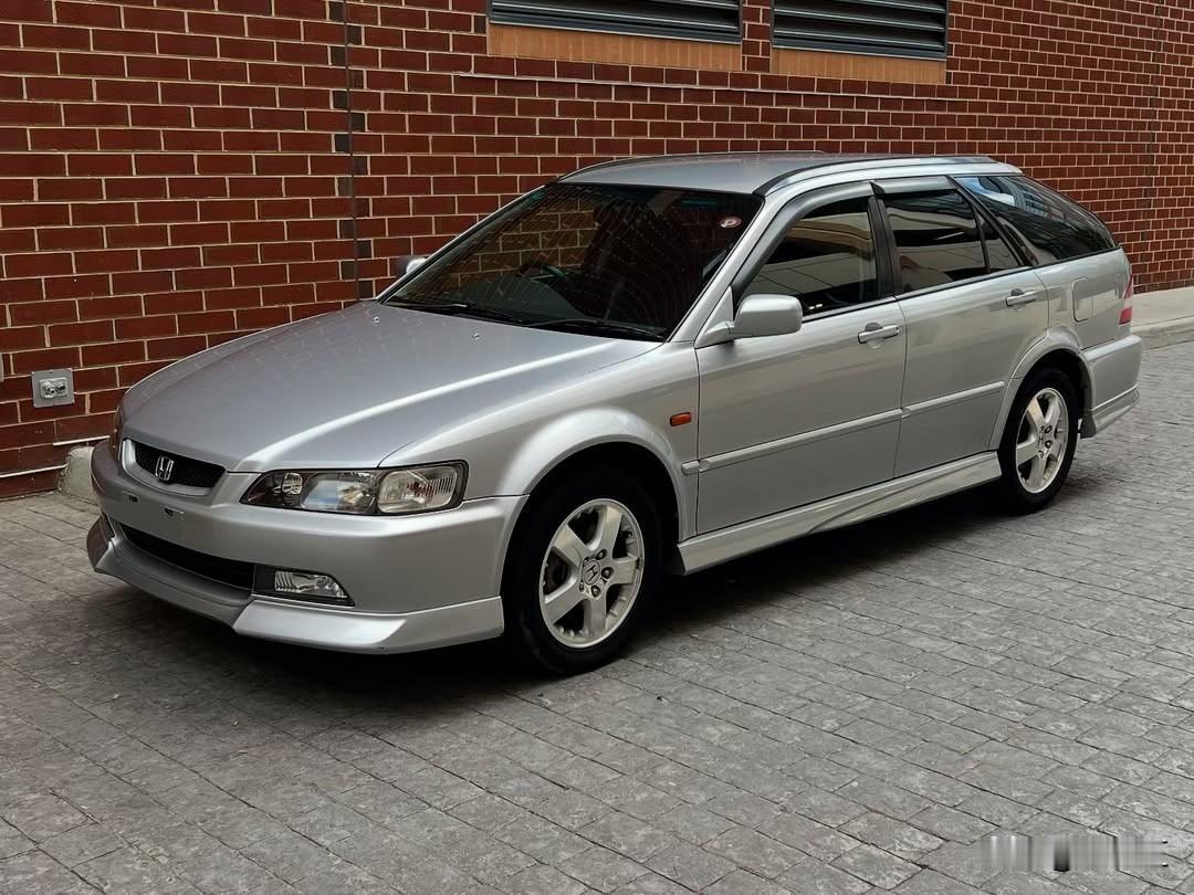 2000年的本田雅阁SiR4WDWagon，是那个年代少见的“全能”旅行车