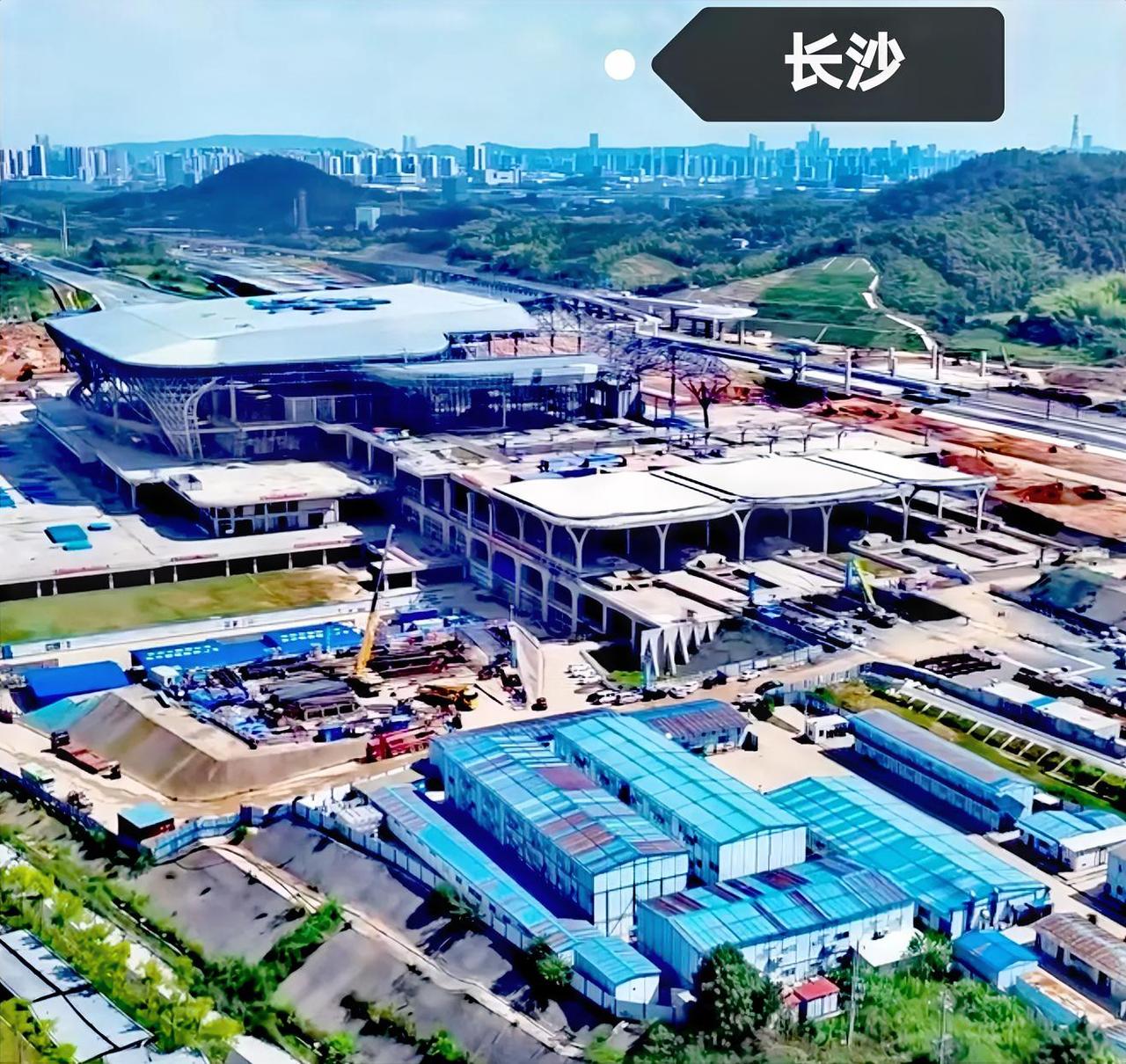 说真的，长沙高铁西建设的还是比较可以，最主要的还得看未来发展的线路有多少条。如果
