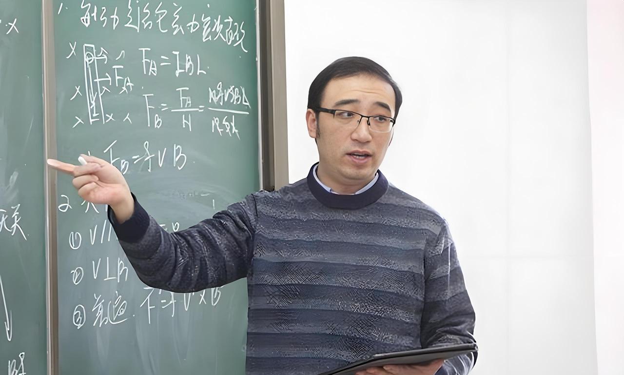 2008年，拥有清华和北大双头衔的高材生李永乐，毕业后在北京求职，却处处碰壁，外