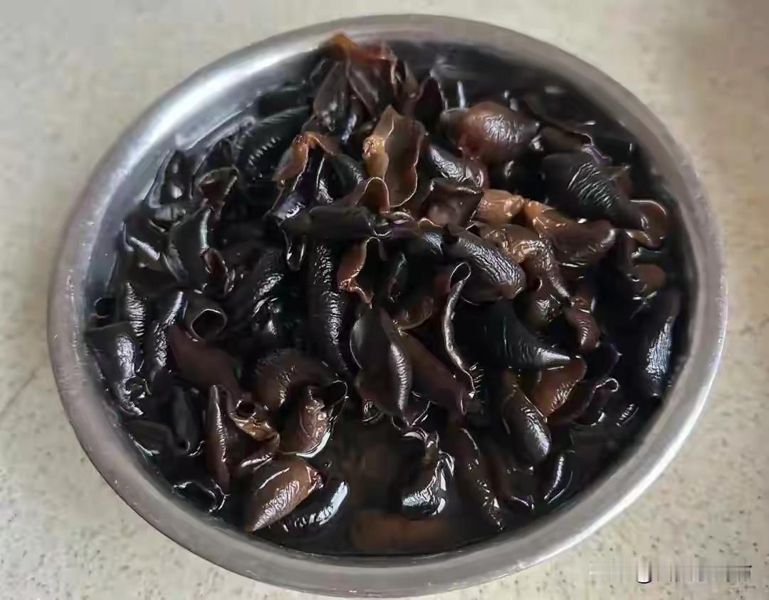煮熟也有毒！这4种家常菜一口别吃，赶紧扔掉饭菜煮透就能高枕无忧？大错特错！厨