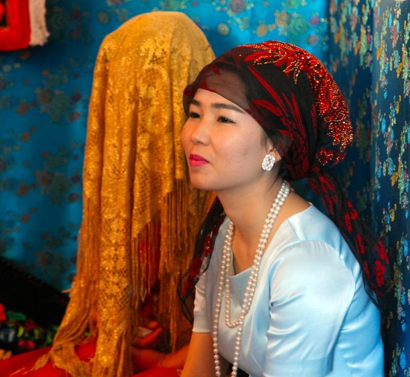 我们这儿有个人去相亲，女方父亲问他：“你弟兄几个呀？”他答道：“算上我爹的话是四