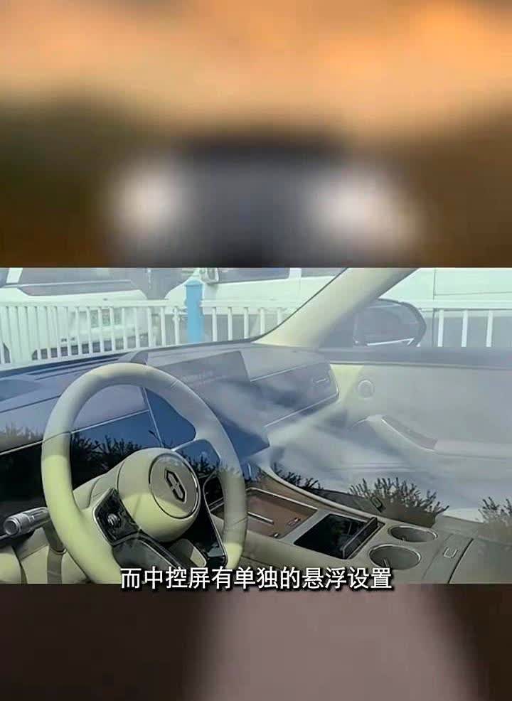 新款问界M7把屏幕从三联屏砍成一块16.1英寸悬浮屏，还把大黑边抹掉，就是告诉市