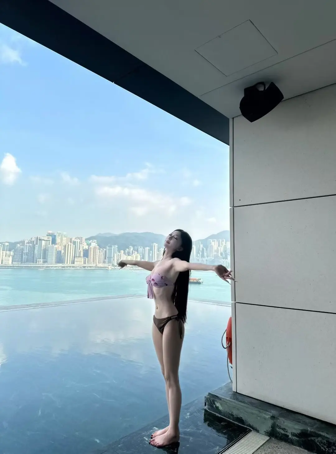 我在HK🇭🇰瑰丽酒店的泳池想你～