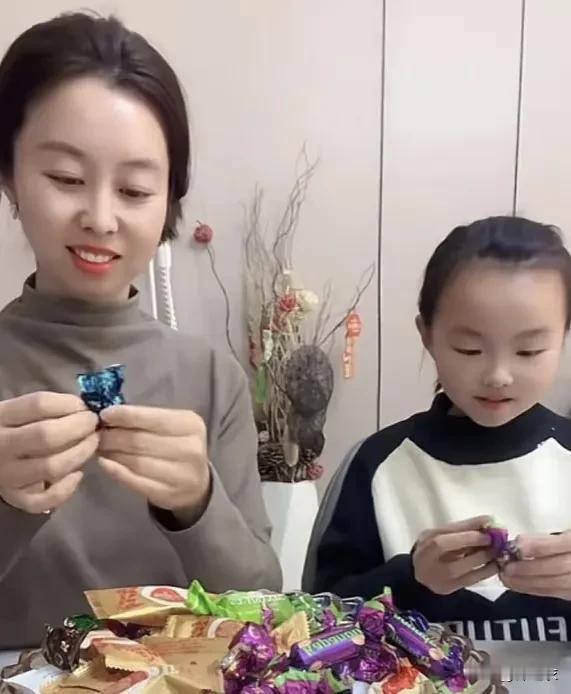 许敏是真的惨，亲儿子被养成窝囊废，跟杜侄女绑在一起，一起对抗亲爸妈，相当于没有。