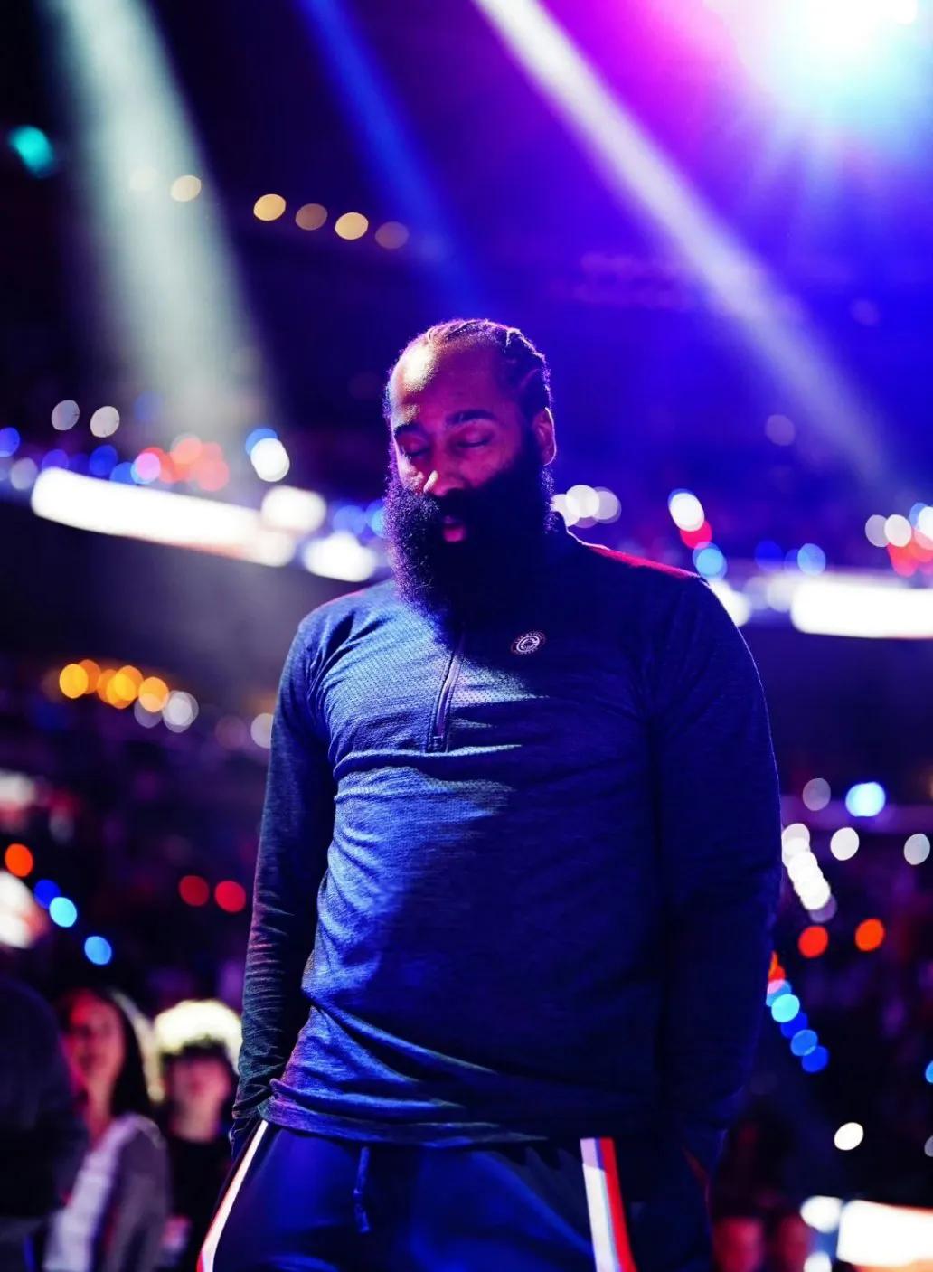 唉，可惜了这状态赛季至今，哈登场均23.4分5.2板9.3助攻，场均命中3.7