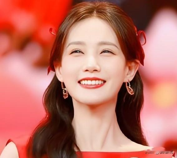 李荣浩高情商,拒绝李一桐赠房子的邀歌。李荣浩作为原创音乐人,一首歌太简单了,但他