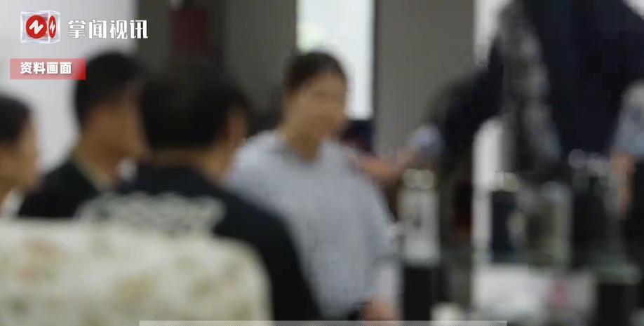 “太坏了！”2025年7月，湖南永定，一男子结婚25年，多次向妻女施暴，为了家庭