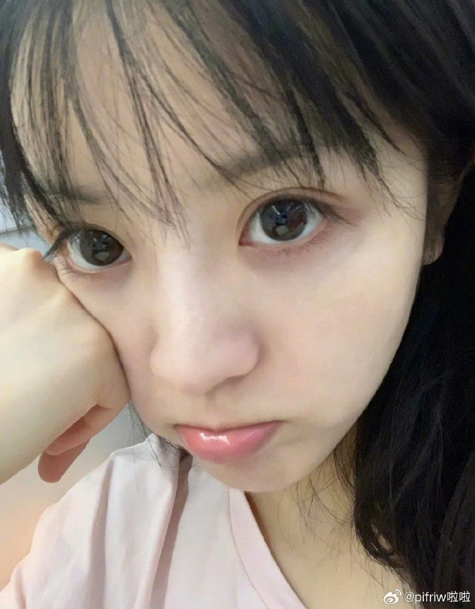 投稿【田曦薇】我想象中我素颜应该是长田曦薇这样的​