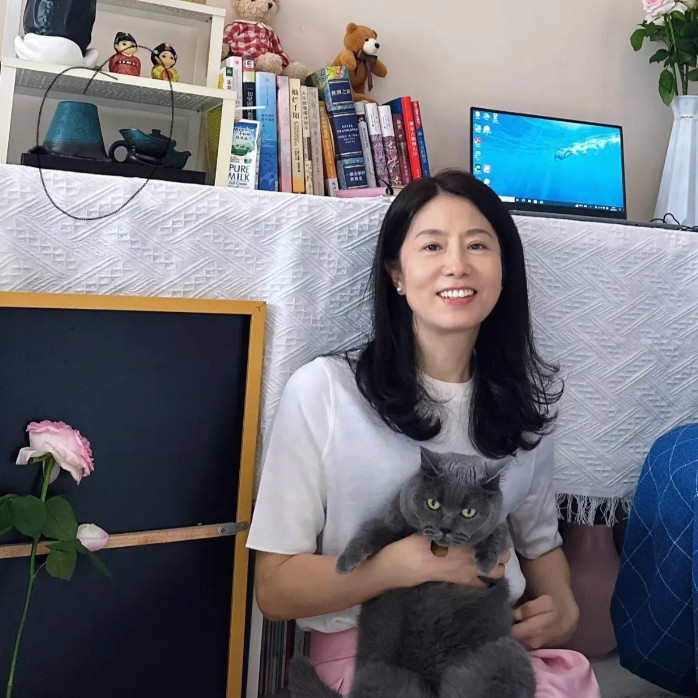 我大姐今年49岁，刚刚发现怀孕了，现在在家干着急，她和姐夫很恩爱，生了2个女孩，