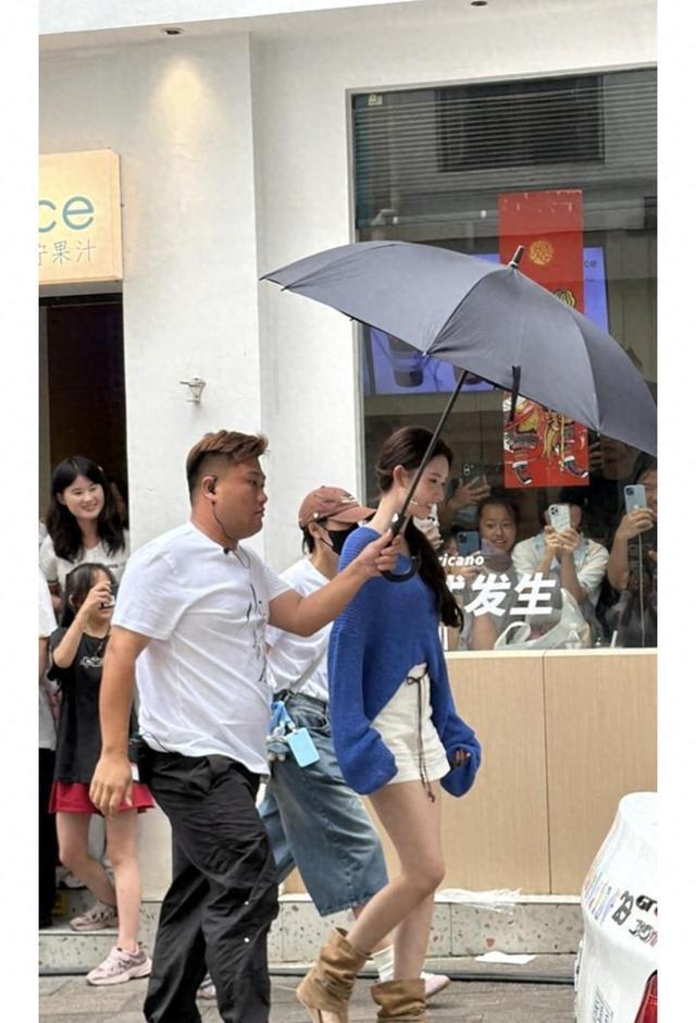 王玉雯外滩无滤镜路透流出，真实体态惹争议，离开精修女演员还剩啥