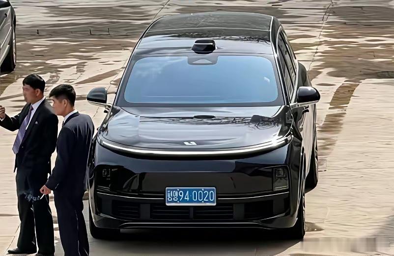 在平壤街头看见这辆理想，不亚于在路上看见UFO。充电桩有吗？售后有吗？网络服务阉