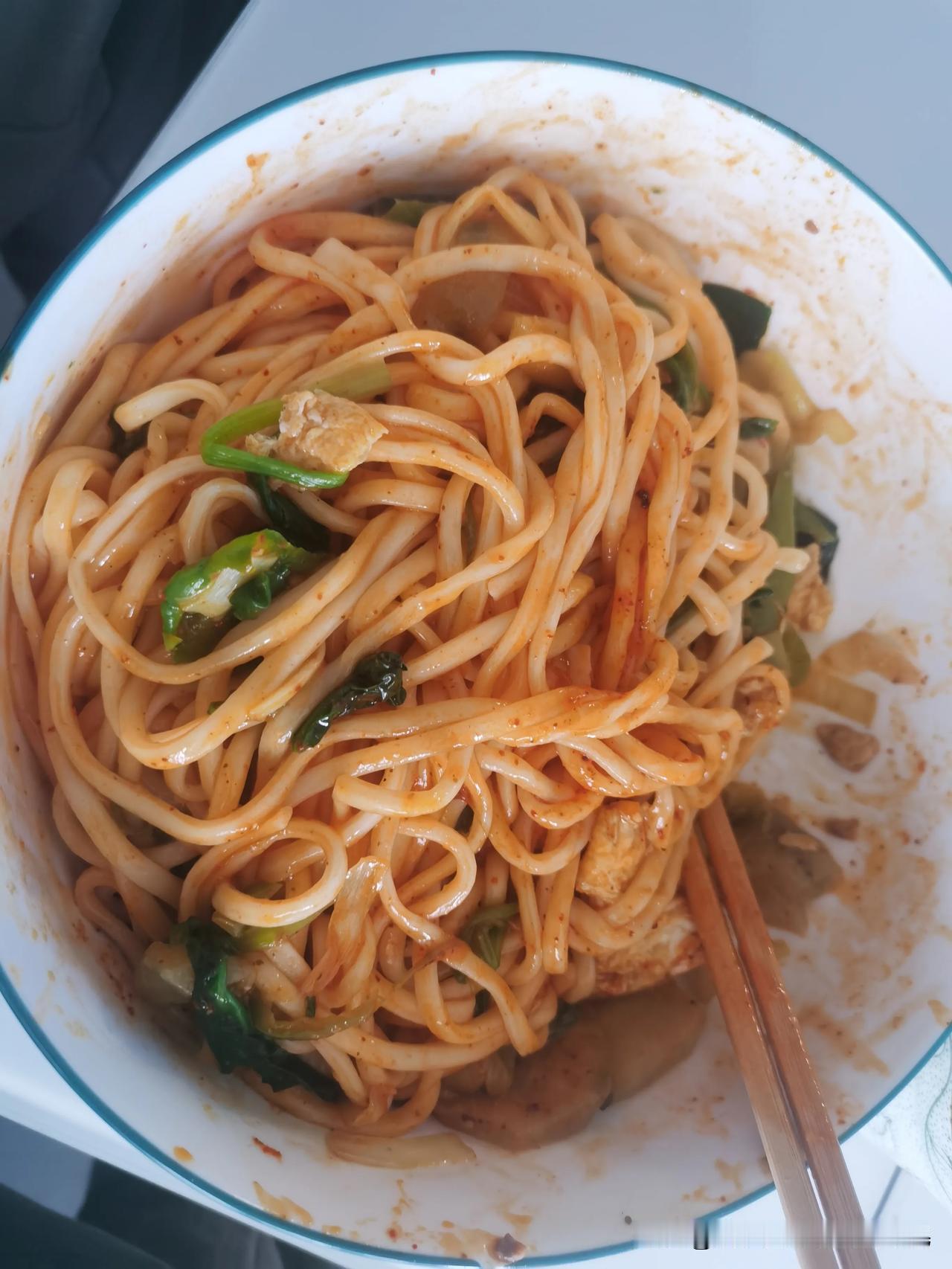 年过完了，吃了几天的大鱼大肉，今天终于吃上了心心念的干拌面。