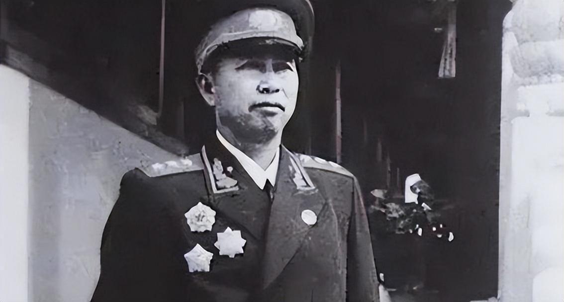 2016年，一伙施工人员深夜闯入刘亚楼将军旧居区域，将这座承载革命记忆的院落强行