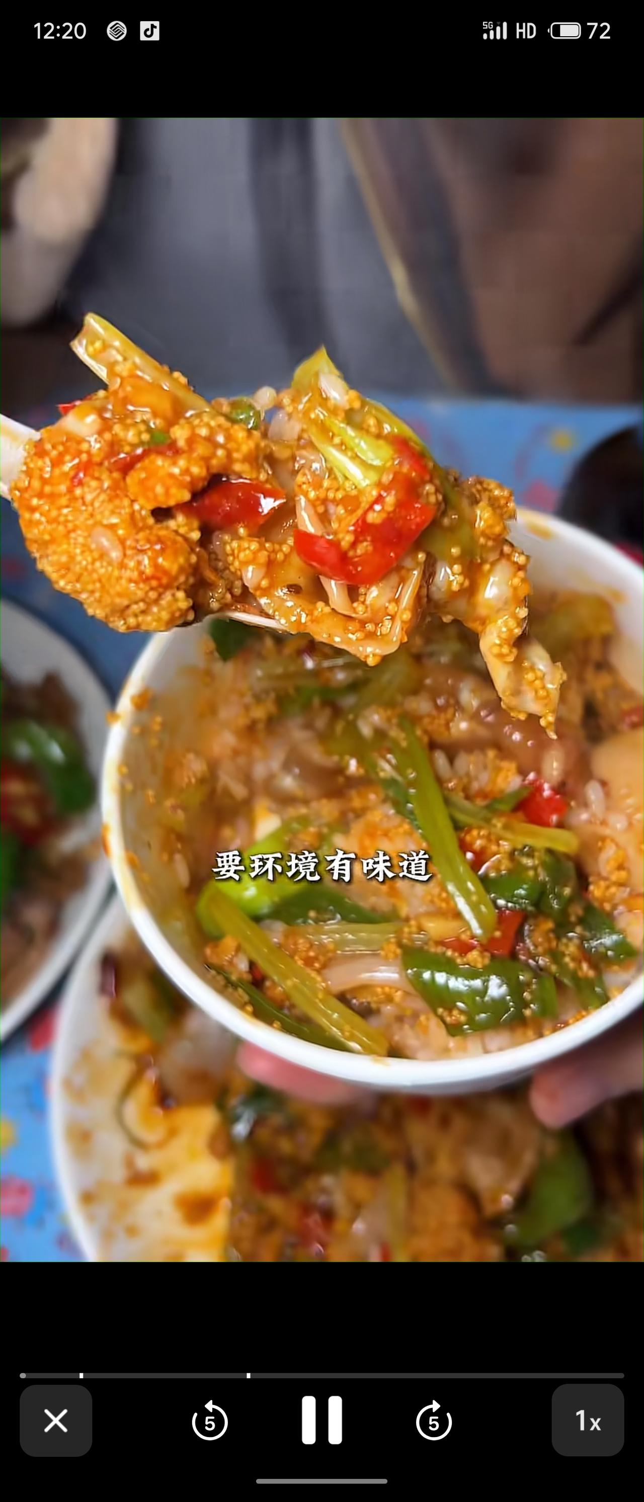 菜品主打汉川特色河鲜与地道土菜。红烧野鳜鱼是招牌，鱼肉紧实，酱香浓郁；蒸笼格子肉