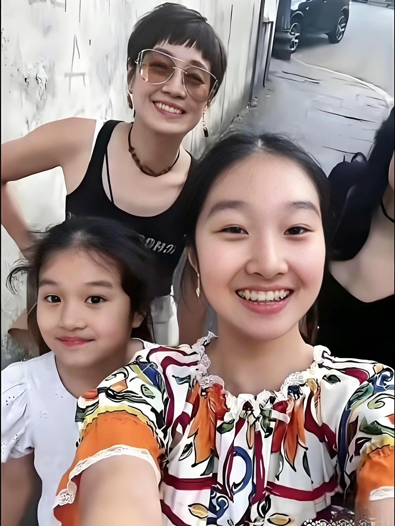 离婚7年零互撕！文章马伊琍的育儿格局，狠狠打脸内娱7月12日，文章马伊琍两