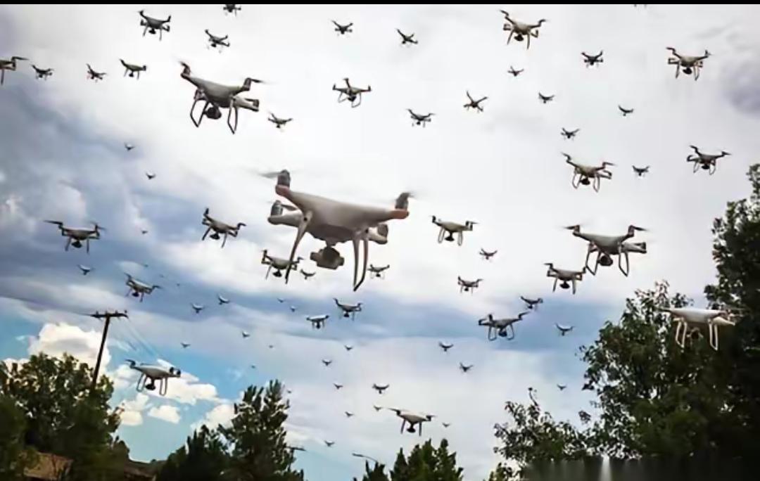 乌克兰这次算是下了血本，上千架无人机对着莫斯科连轰了三天三夜。本来指望靠“饱和式