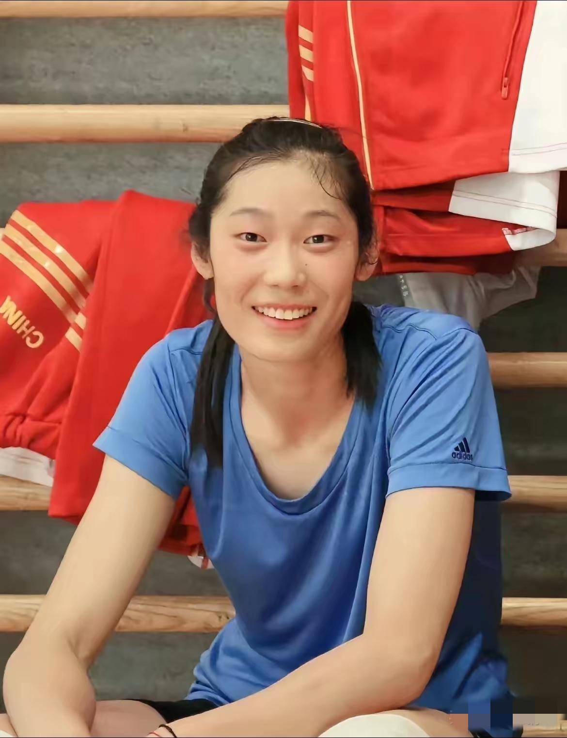 救命！别再替朱婷瞎操心了，别担心，这根本就不是状态下滑。人家要去全运会正赛