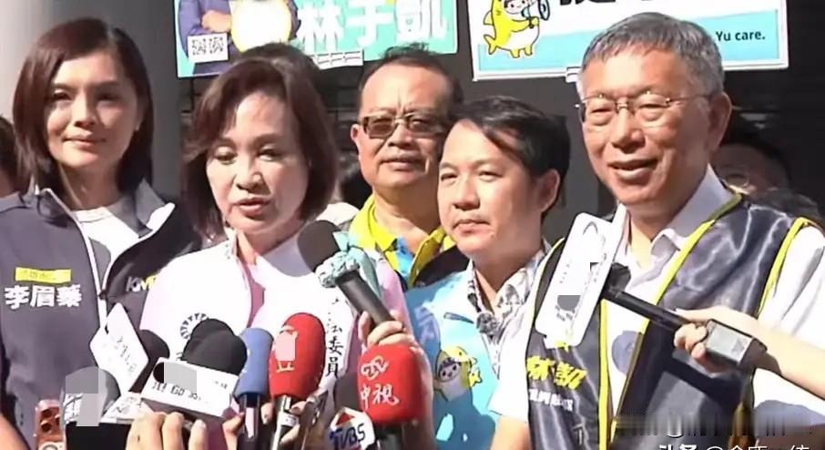 柯文哲又出来瞎搅和！跑到高雄，帮柯志恩扫街拜票的民众党创党主席柯文哲，又开启