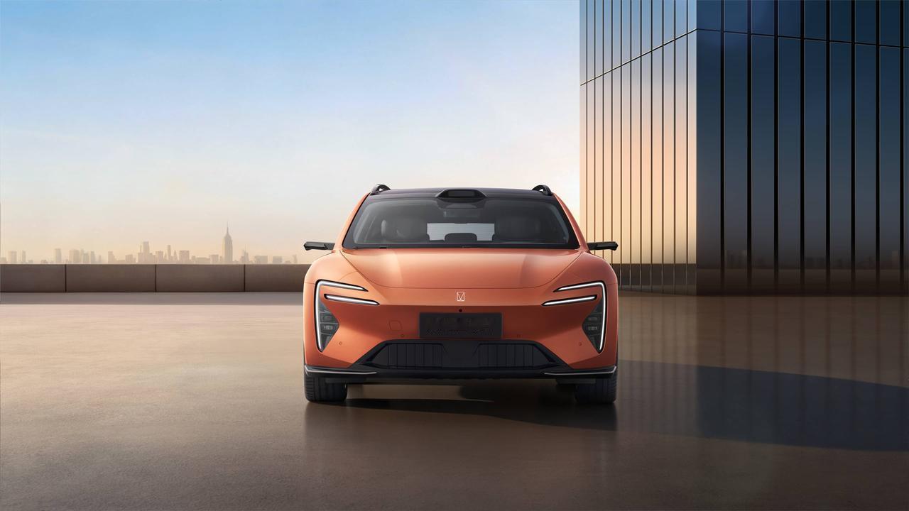 长安汽车这次把阿维塔和深蓝捏到一块儿，目标2030年干到150万辆，说白了，就是