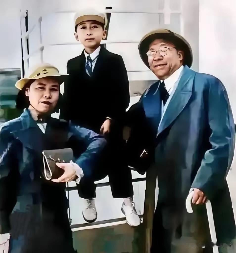 杨虎城将军一家人的合影，看了之后让人五味杂陈，唏嘘不已，相亲相爱的一家人，最后的