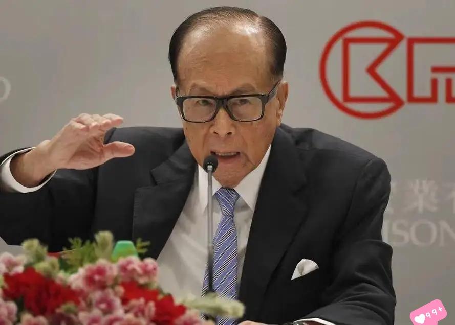 李嘉诚又卖了套现逾1100亿港元2月26日，李嘉诚旗下长和系三家公司长江基