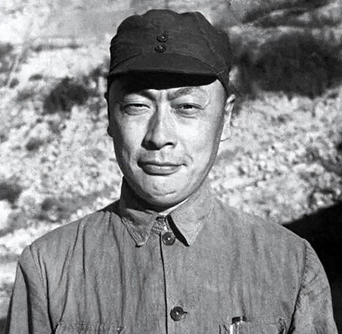 皖南事变后，新四军遭受了重大损失，中央被迫重建新四军军部。由于陈毅只是代理军长，