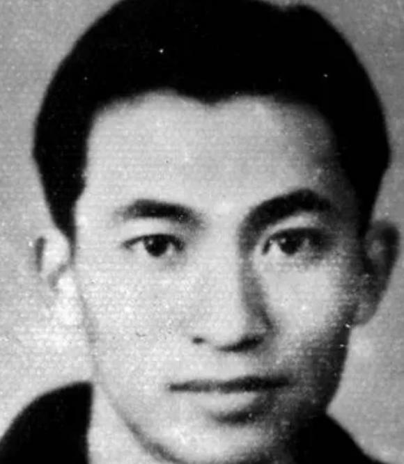 1949年，重庆解放前一天，一位红色特工身中27枪，壮烈牺牲。不久，他新婚4个月