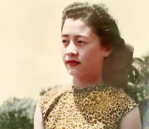 1947年，20岁的徐雯波，嫁给了闺蜜的爸爸，48岁的张大千。新婚夜，徐雯波又羞