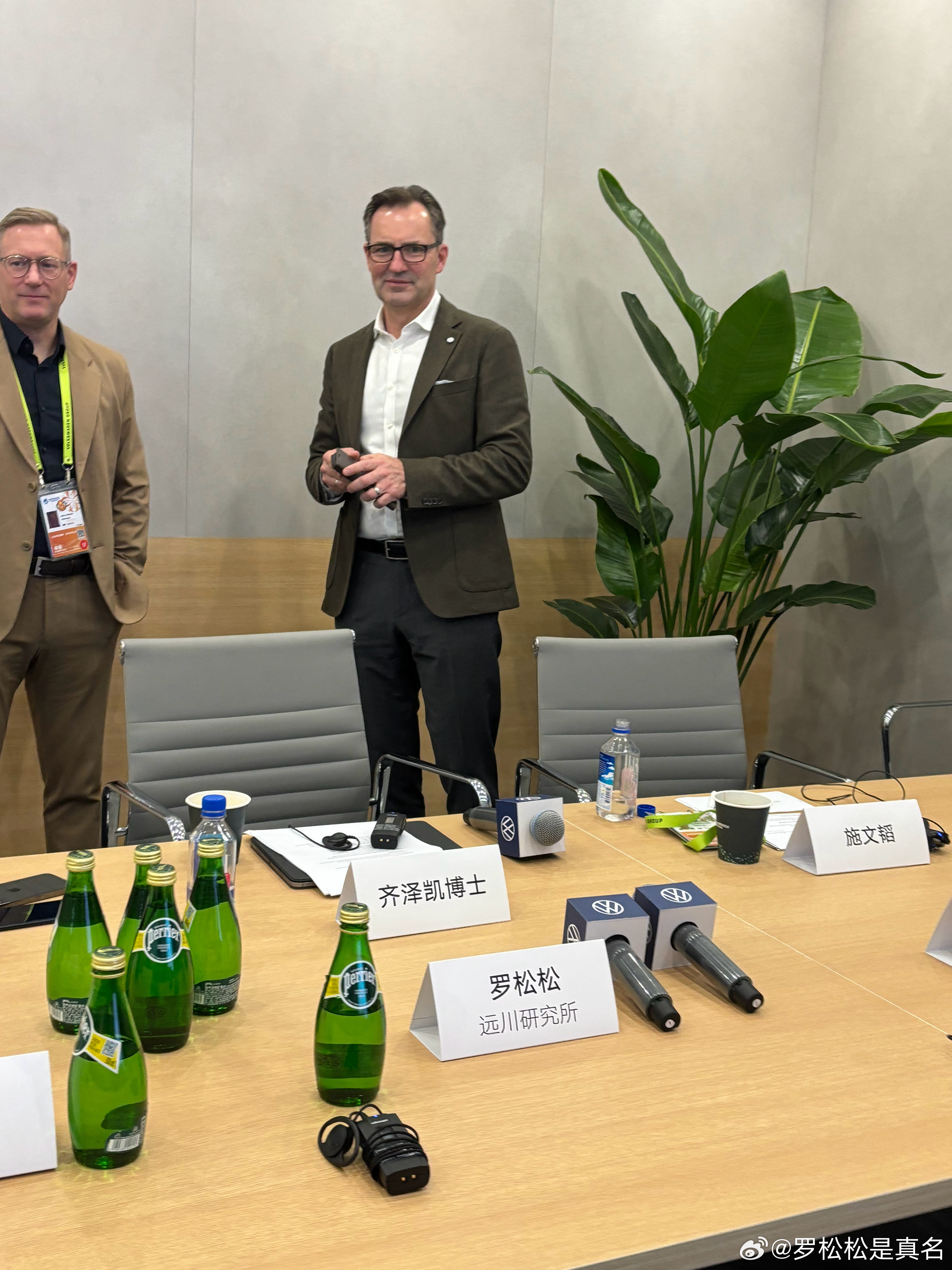 问了大众集团乘用车品牌CEO施文韬先生一个问题：“您从CARIAD的动荡中学到的