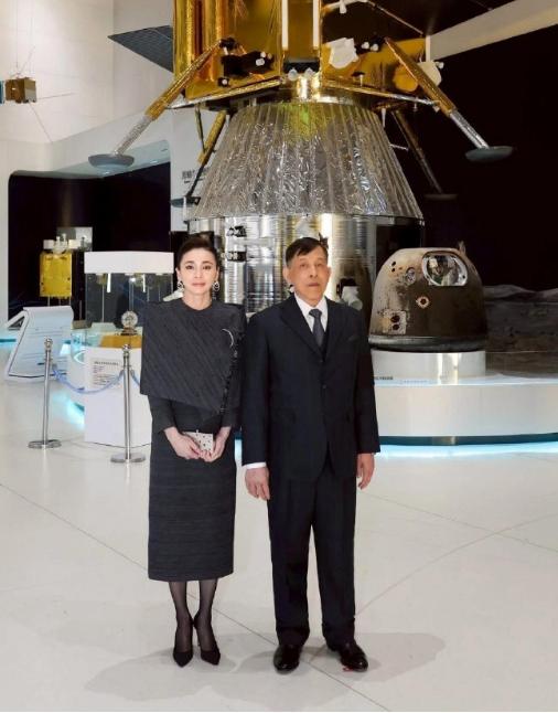 泰国国王参观中国航天训练中心，为找中国送航天员上太空做准备。中泰建交50年以来，