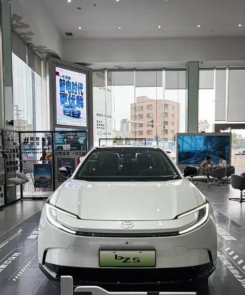 13万起，550公里续航！一汽丰田bZ5用安全智能重新定义电动车最近新能源车市