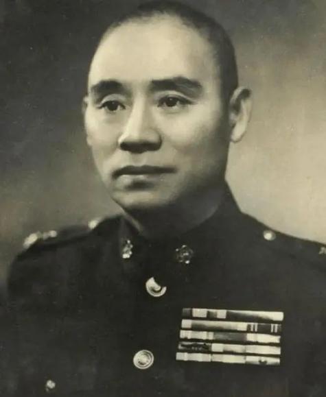 1938年，顾祝同瞒着妻子许文蓉养小妾，还把小妾的肚子闹大，许文蓉不哭不闹，只用