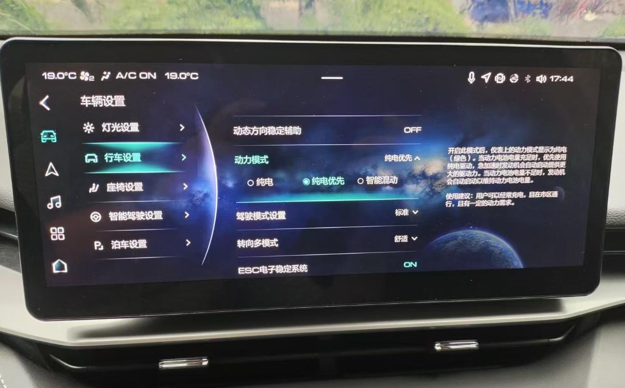 我开了8年油车，3年插混车，是有深刻体会的。最大的区别就是动力，同级的油车远