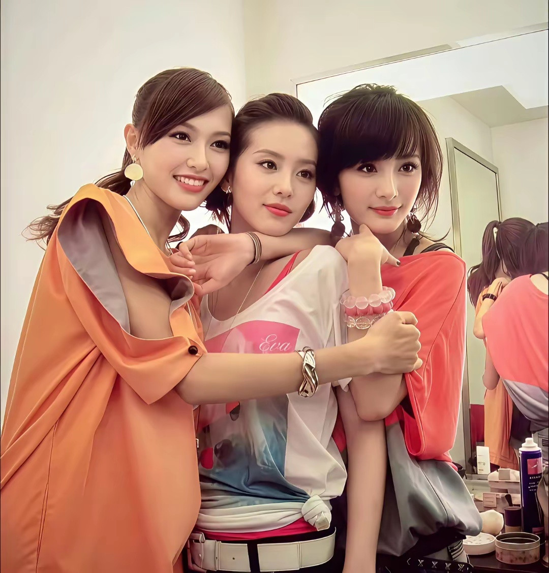 我对杨幂早期的颜值后知后觉杨幂早期简直好美，谁都比不过当初的杨幂，包括现在的自己