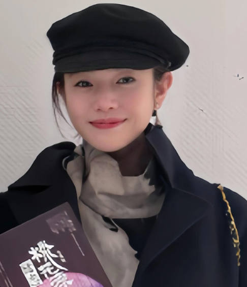 陈妍希离婚后现身，42岁脸形大转变，小圆脸成锥子脸