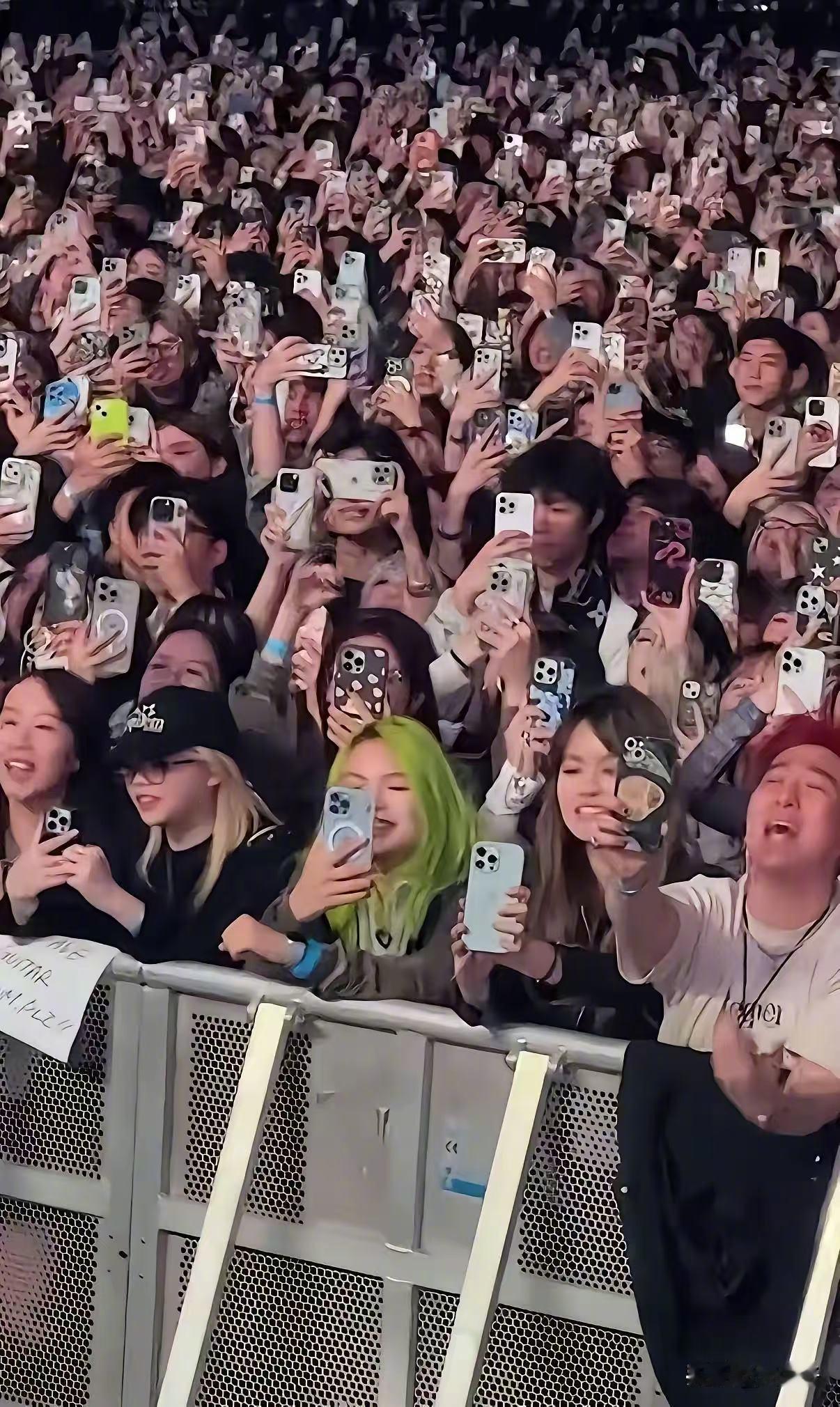 你第一眼看到的是什么手机