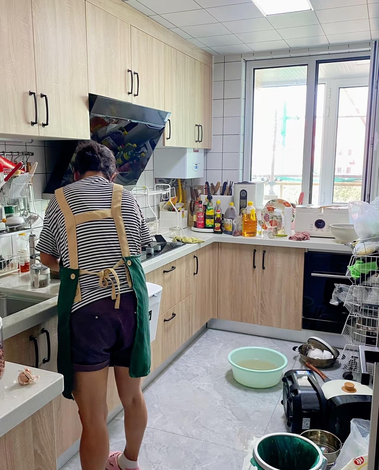 三年前买车问婆婆借了一万元，现在我手上有点结余，昨天我问婆婆，我说你的一万块钱我