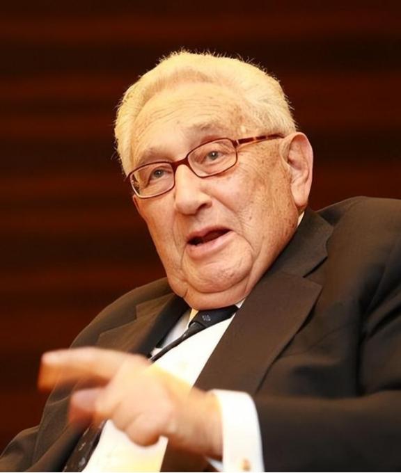 基辛格临终前的惊世预言，震惊全球！他说：“引爆第三次世界大战的绝非中美俄，而是日