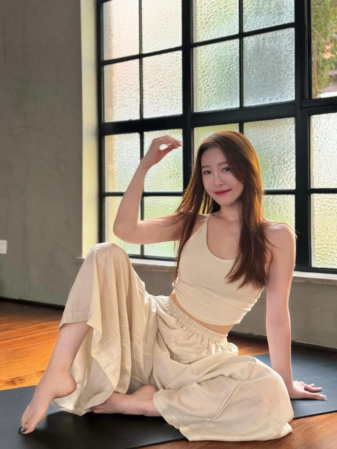 不追赶浪潮，也不迎合喧嚣，慢慢找到属于自己的节奏。热闹时能自在融入，和烟火气撞个