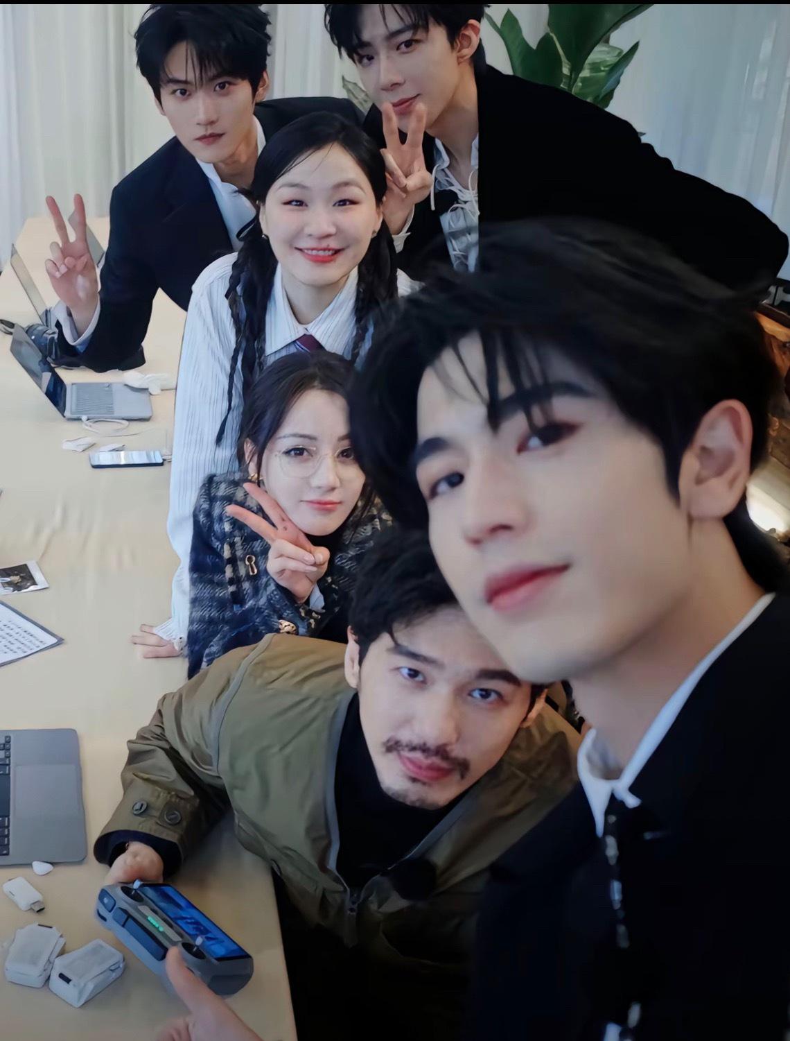 张凌赫这波反差萌给我看笑了，但最后那一下真破防了…昨晚刷直播本来想图一乐